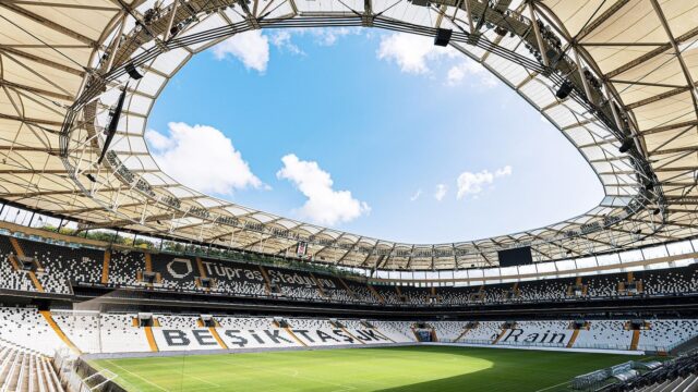 Beşiktaş'ın iç saha maçlarını oynadığı Tüpraş Stadyumu'nun tribünleri