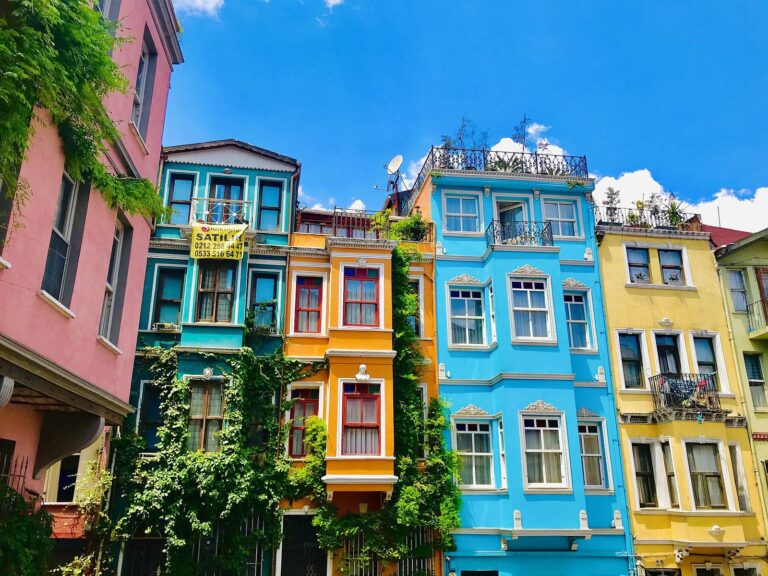 İstanbul'da renkli apartman blokları