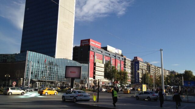 Ankara'da Kızılay Meydanı ve çevresindeki yapılar