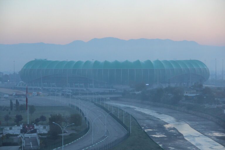 Bursa Büyükşehir Belediye Stadyumu'nun tribünlerinden bir görünüm (arşiv fotoğrafı)