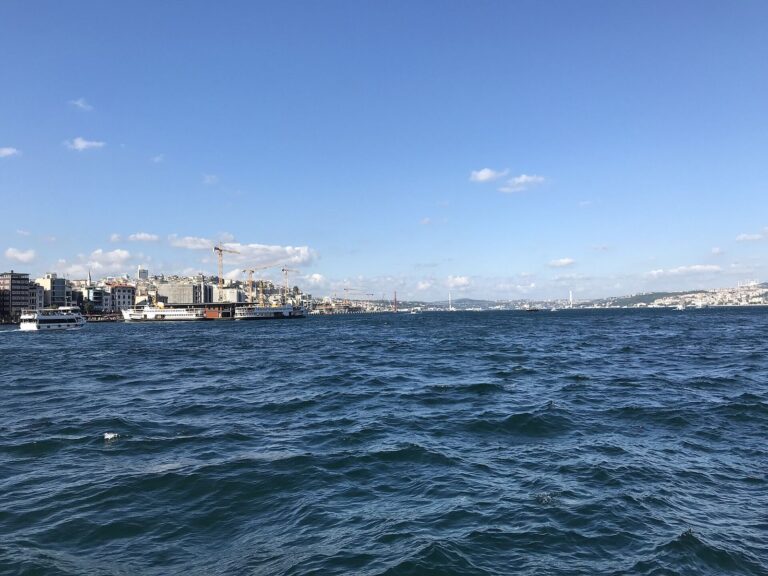 İstanbul Boğazı ve şehir manzarası